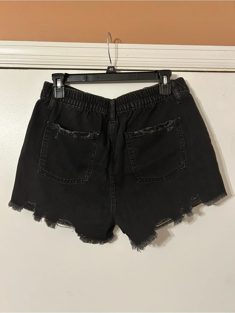 NWT Aerie Black Distressed Denim Shorts – Size Medium (fit like an 8/10)
